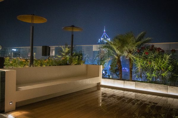 Rooftop Bar kimpton maa-lai hotel4